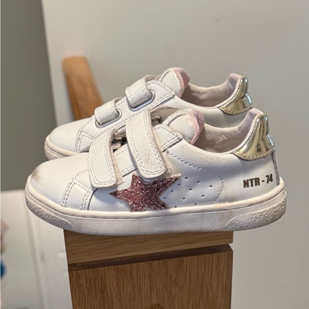 Naturino Kids White Sneakers with Pink Glitter Star